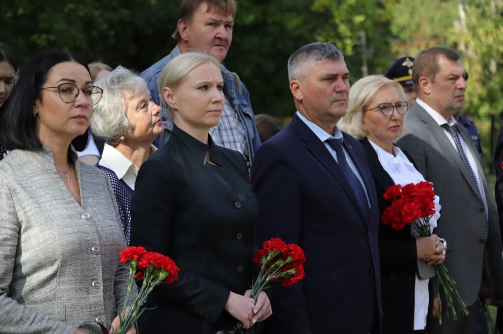 Глава региона принял участие в церемонии открытия мемориальной доски Герою РФ Павлу Кривову Глава региона принял участие в церемонии открытия мемориальной доски Герою РФ Павлу Кривову Павел Малков принял участие в открытии мемориальной доски Павлу Кривову, установленной на здании рязанской школы №34.