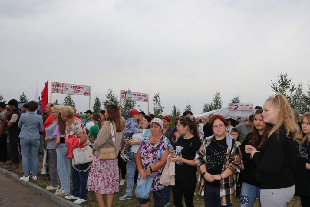 В Скопинском районе прошёл фестиваль национальных культур В Скопинском районе прошёл фестиваль национальных культур В девятый раз фестиваль собрал под своим крылом представителей 14 национальностей. В этом году он имеет статус областного.