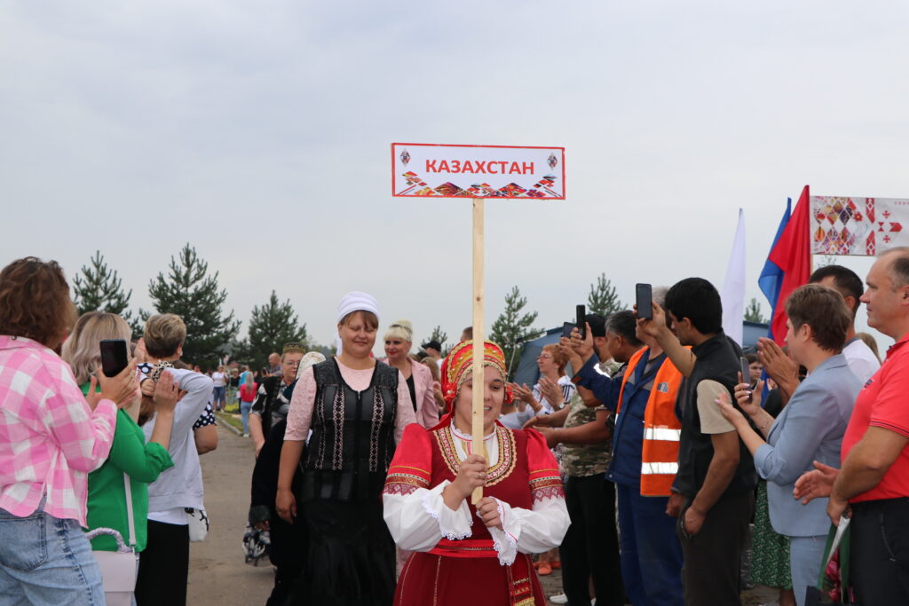 В Скопинском районе прошёл фестиваль национальных культур В Скопинском районе прошёл фестиваль национальных культур В девятый раз фестиваль собрал под своим крылом представителей 14 национальностей. В этом году он имеет статус областного.