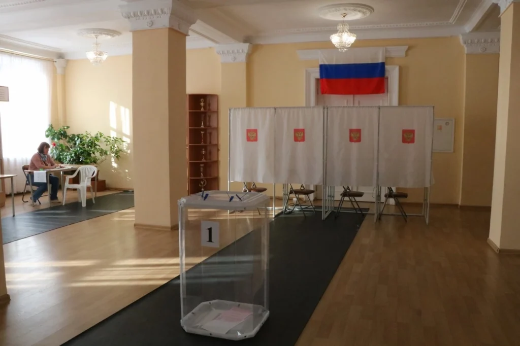 И. о. мэра Виталий Артёмов проверил работу избирательных участков Советского района И. о. мэра Виталий Артёмов проверил работу избирательных участков Советского района Начало работы избирательных комиссий прошло в штатном режиме.