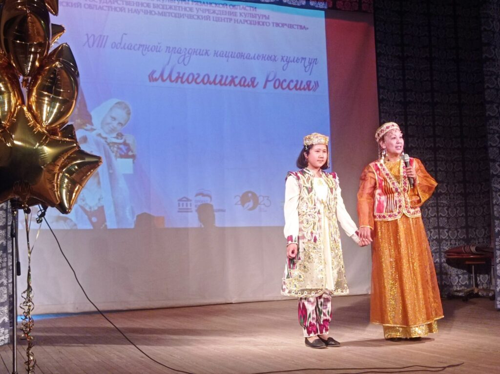 Праздник национальных культур в Рязани объединил представителей 14 народностей Праздник национальных культур в Рязани объединил представителей 14 народностей Сегодня, 23 сентября, в областном центре народного творчества в 18-й раз прошел традиционный региональный праздник национальных культур «Многоликая Россия».