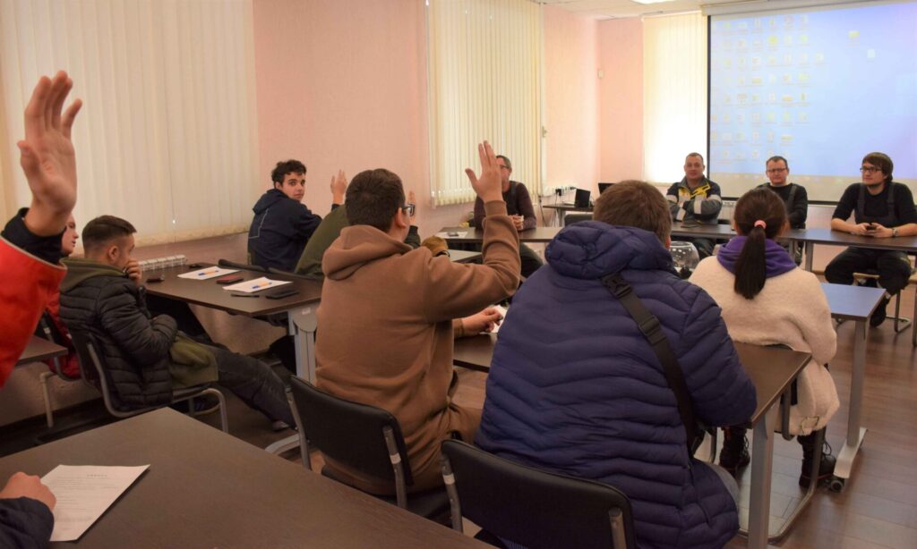 РНПК провела День открытых дверей для рязанских студентов РНПК провела День открытых дверей для рязанских студентов За два дня завод посетили более 100 студентов Касимовского нефтегазового колледжа и Рязанского колледжа электроники.