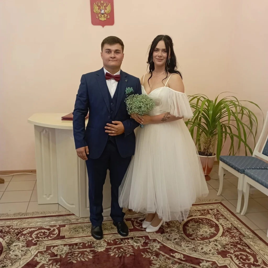 Рязанский ЗАГС показал фото молодожёнов, сыгравших свадьбы 13 и 14 октября Рязанский ЗАГС показал фото молодожёнов, сыгравших свадьбы 13 и 14 октября Снимки появились как в официальной группе ЗАГСа, так и на личной странице руководителя ведомства Елены Сорокиной.