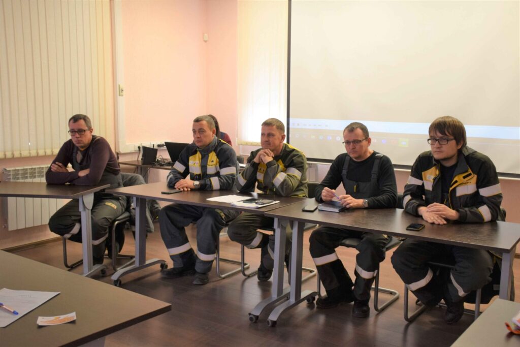 РНПК провела День открытых дверей для рязанских студентов РНПК провела День открытых дверей для рязанских студентов За два дня завод посетили более 100 студентов Касимовского нефтегазового колледжа и Рязанского колледжа электроники.