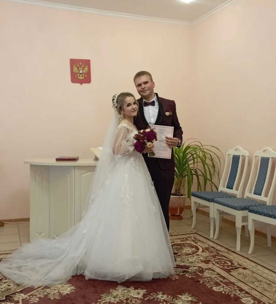 Рязанский ЗАГС показал фото молодожёнов, сыгравших свадьбы 13 и 14 октября Рязанский ЗАГС показал фото молодожёнов, сыгравших свадьбы 13 и 14 октября Снимки появились как в официальной группе ЗАГСа, так и на личной странице руководителя ведомства Елены Сорокиной.