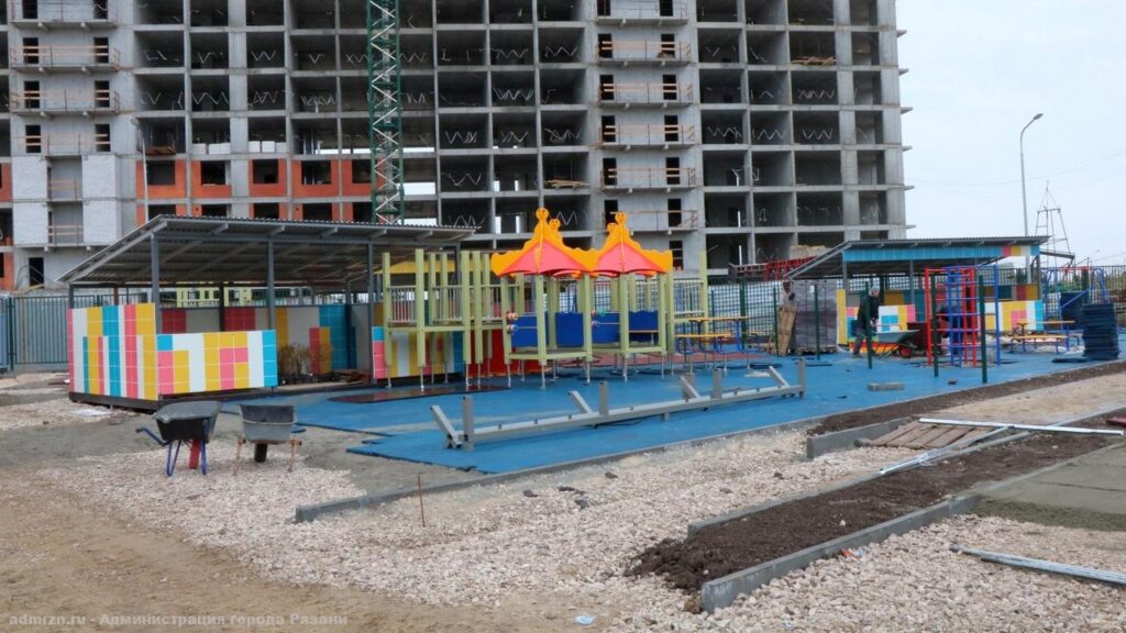 Строительство детского сада в Кальном планируется завершить в ноябре Строительство детского сада в Кальном планируется завершить в ноябре На объекте 14 октября побывал исполняющий обязанности главы администрации Виталий Артёмов.