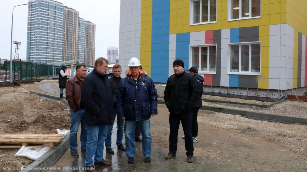 Строительство детского сада в Кальном планируется завершить в ноябре Строительство детского сада в Кальном планируется завершить в ноябре На объекте 14 октября побывал исполняющий обязанности главы администрации Виталий Артёмов.
