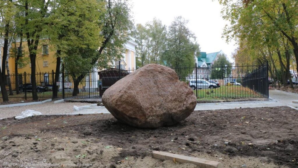В Рязани благоустраивают Нижний городской парк и Кремлевский сквер В Рязани благоустраивают Нижний городской парк и Кремлевский сквер В субботу, 14 октября, во время объезда города исполняющий обязанности главы администрации Рязани Виталий Артемов и начальники профильных управлений осмотрели Нижний городской парк и Кремлевский сквер.