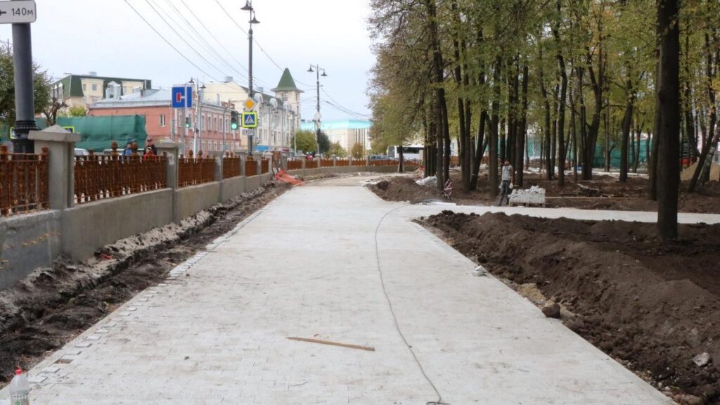 В Рязани благоустраивают Нижний городской парк и Кремлевский сквер В Рязани благоустраивают Нижний городской парк и Кремлевский сквер В субботу, 14 октября, во время объезда города исполняющий обязанности главы администрации Рязани Виталий Артемов и начальники профильных управлений осмотрели Нижний городской парк и Кремлевский сквер.