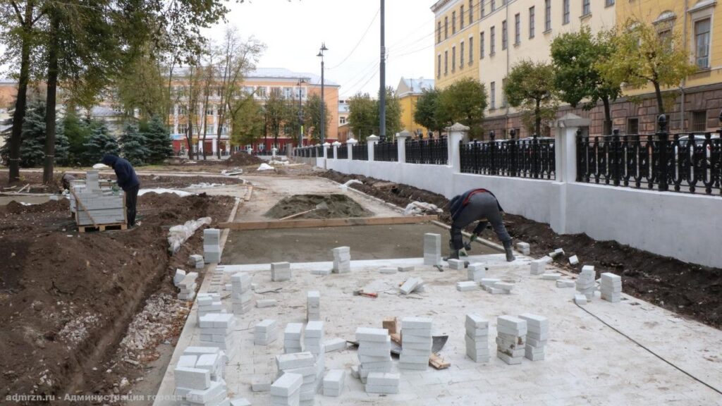 В Рязани благоустраивают Нижний городской парк и Кремлевский сквер В Рязани благоустраивают Нижний городской парк и Кремлевский сквер В субботу, 14 октября, во время объезда города исполняющий обязанности главы администрации Рязани Виталий Артемов и начальники профильных управлений осмотрели Нижний городской парк и Кремлевский сквер.