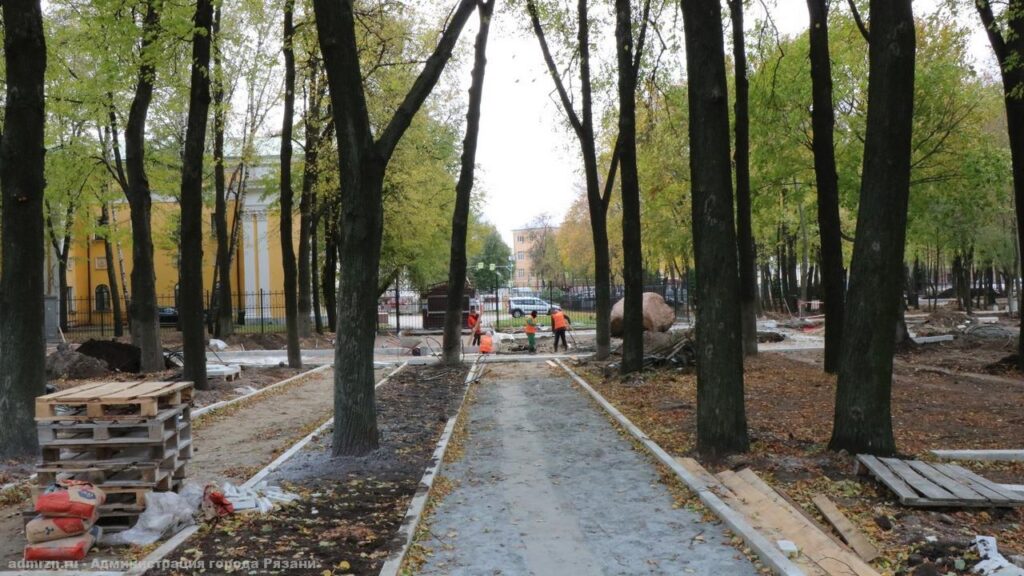 В Рязани благоустраивают Нижний городской парк и Кремлевский сквер В Рязани благоустраивают Нижний городской парк и Кремлевский сквер В субботу, 14 октября, во время объезда города исполняющий обязанности главы администрации Рязани Виталий Артемов и начальники профильных управлений осмотрели Нижний городской парк и Кремлевский сквер.