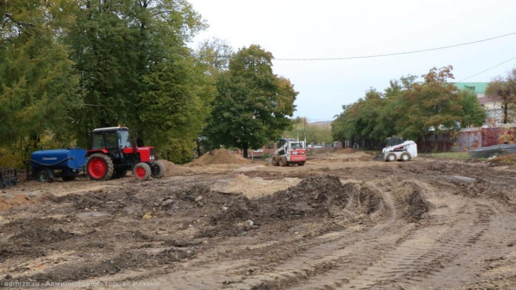 В Рязани благоустраивают Нижний городской парк и Кремлевский сквер В Рязани благоустраивают Нижний городской парк и Кремлевский сквер В субботу, 14 октября, во время объезда города исполняющий обязанности главы администрации Рязани Виталий Артемов и начальники профильных управлений осмотрели Нижний городской парк и Кремлевский сквер.