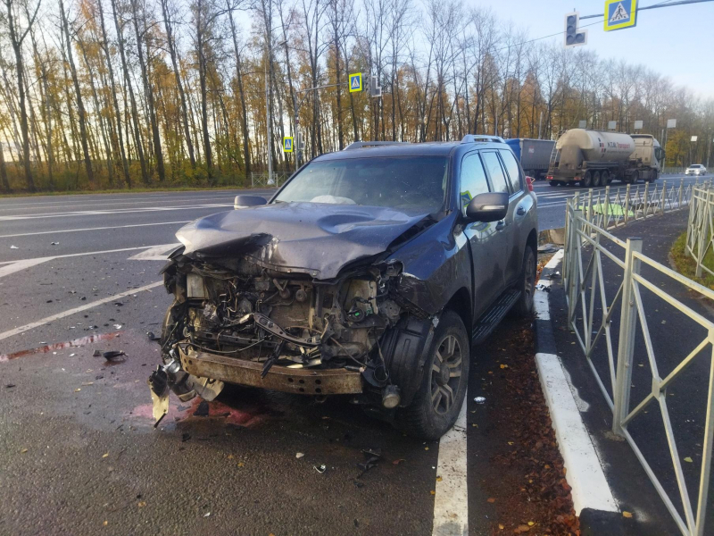 Два человека погибли в ДТП в Рязанской области Два человека погибли в ДТП в Рязанской области На 581-м километре автодороги «Золотое кольцо» 53-летний житель Тульской области, управляя автомобилем «Ниссан Тиида», столкнулся с «Тойотой Лэнд Крузер» 61-летнего жителя Захаровского района.