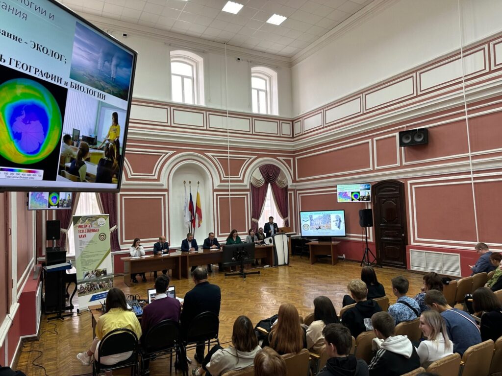 В РГУ стартовала серия дней открытых дверей институтов и факультетов В РГУ стартовала серия дней открытых дверей институтов и факультетов Первые мероприятия прошли в институте физико-математических и компьютерных наук, институте естественных наук.