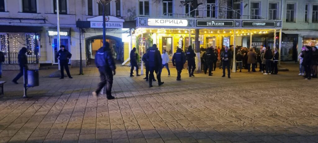 Ночью на улице Почтовой в Рязани задержан 51 человек Правоохранители выявили и пресекли более 120 административных правонарушений.