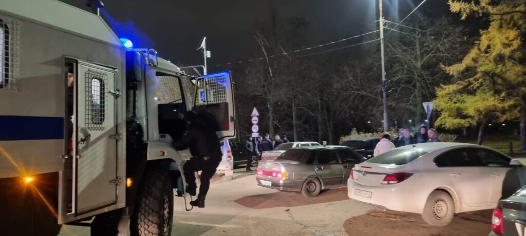 Ночью на улице Почтовой в Рязани задержан 51 человек Правоохранители выявили и пресекли более 120 административных правонарушений.