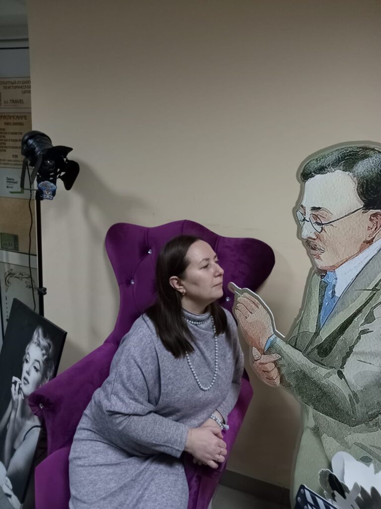 Участницы проекта «Про неё Рязань» погрузились в атмосферу начала прошлого века Участницы проекта «Про неё Рязань» погрузились в атмосферу начала прошлого века Накануне Дня матери участницы проекта «Про неё Рязань» повторили путешествие основателя всемирной косметической империи Максимилиан Факторович (Макс Фактор)