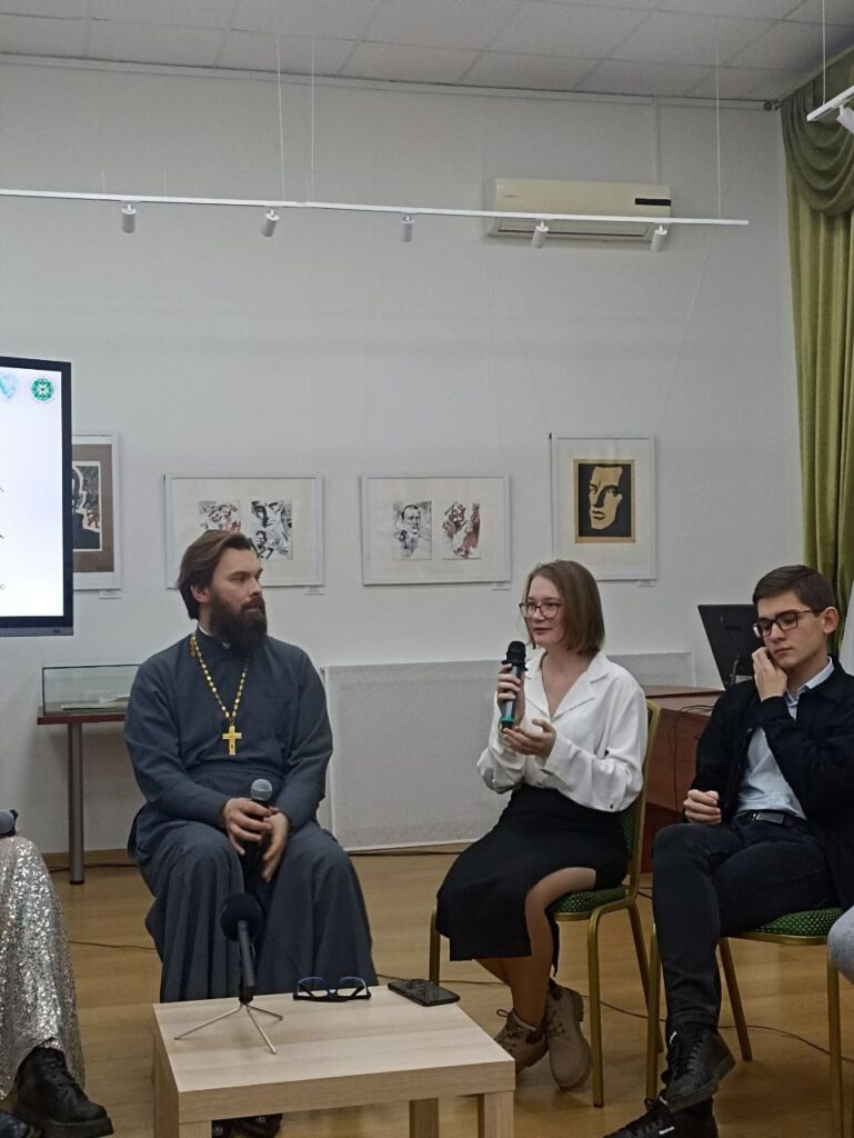 В Рязани подискутировали о церкви и массовой культуре В Рязани подискутировали о церкви и массовой культуре Участники разобрали, как реагирует светская и православная молодежь на факт и качество присутствия христианских образов в фильмах, сериалах, музыке и даже в мемах.