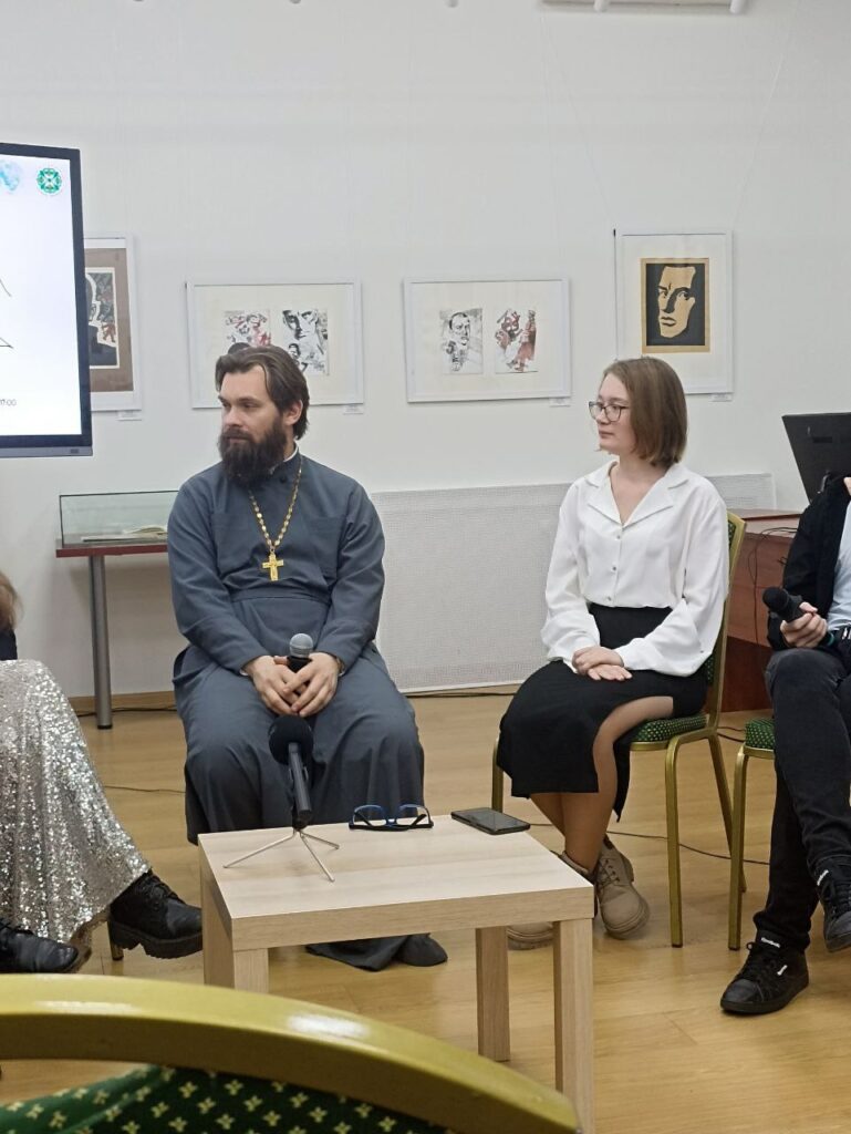 В Рязани подискутировали о церкви и массовой культуре В Рязани подискутировали о церкви и массовой культуре Участники разобрали, как реагирует светская и православная молодежь на факт и качество присутствия христианских образов в фильмах, сериалах, музыке и даже в мемах.