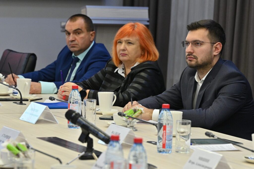 Павел Малков встретился с представителями Московской федерации футбола Павел Малков встретился с представителями Московской федерации футбола Он отметил, что в регионе футбол остается одним из самых массовых и популярных видов спорта.