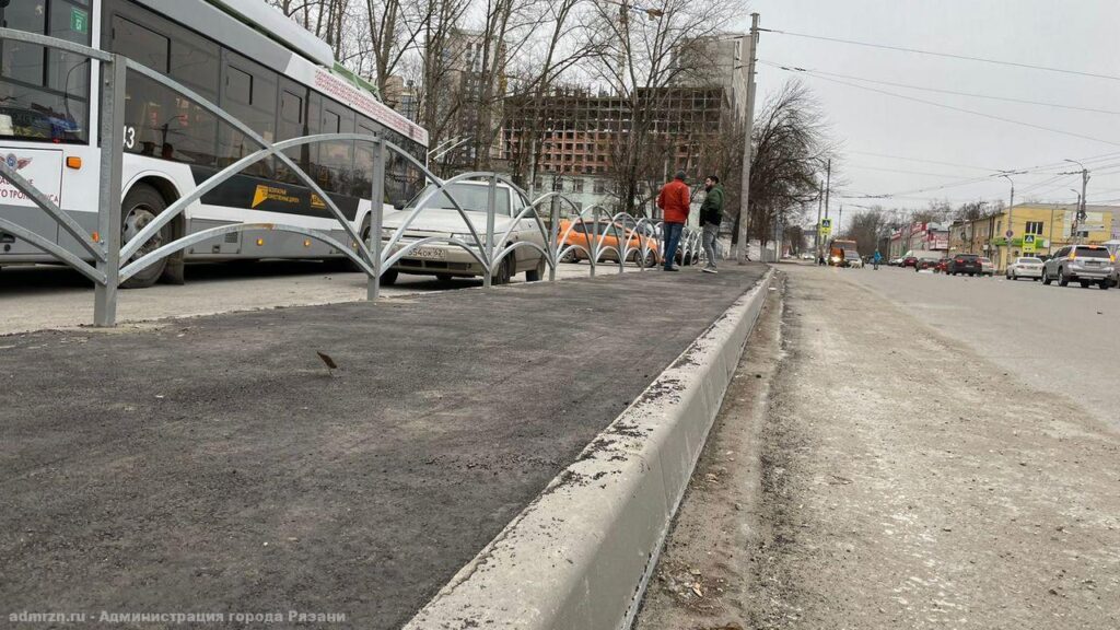 На дорогах Рязани установили новые знаки и делиниаторы На дорогах Рязани установили новые знаки и делиниаторы 20 ноября прошла комиссионная приемка элементов автомобильных дорог, установка которых направлена на повышение безопасности дорожного движения.