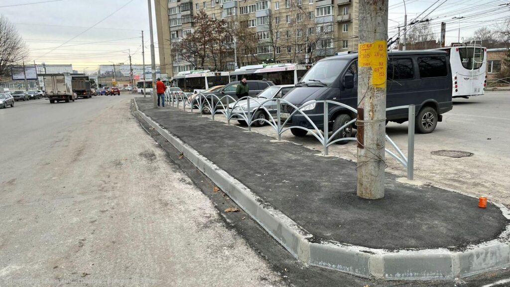 На дорогах Рязани установили новые знаки и делиниаторы На дорогах Рязани установили новые знаки и делиниаторы 20 ноября прошла комиссионная приемка элементов автомобильных дорог, установка которых направлена на повышение безопасности дорожного движения.