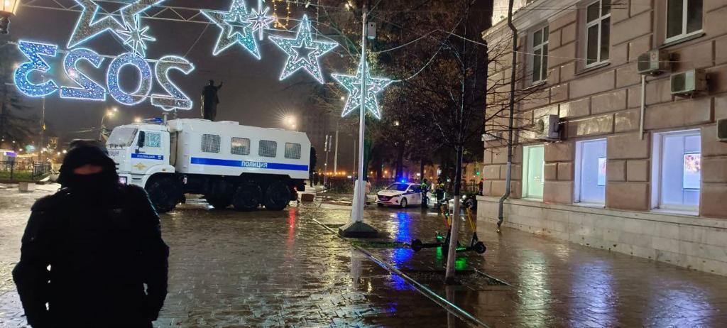 В ходе ночных рейдов в Рязани 6 ноября полицейские задержали 65 человек В ходе ночных рейдов в Рязани 6 ноября полицейские задержали 65 человек Из них 15 — с улицы Почтовой.