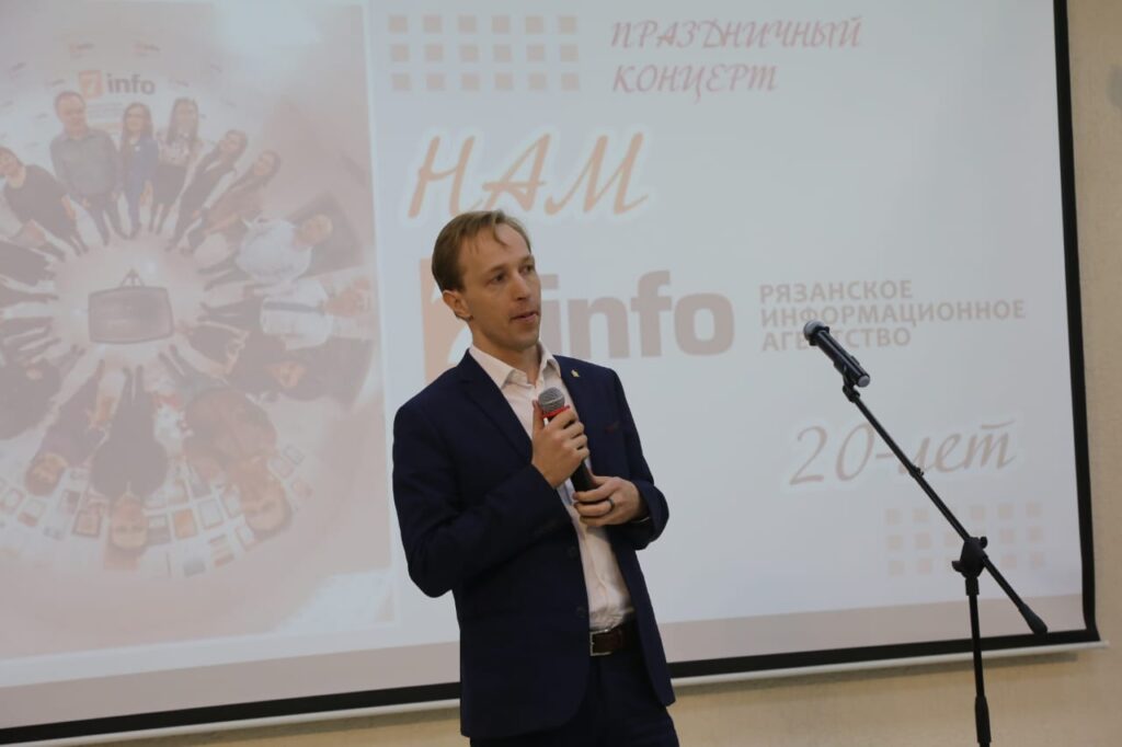 21 ноября агентство 7info отметило 20 лет со дня основания 21 ноября агентство 7info отметило 20 лет со дня основания В праздничный день в Центральной городской библиотеке имени С. А. Есенина собрались друзья нашей дружной редакции, партнёры, представители власти, школьники. Сотрудники 7info рассказали о проектах, которые реализуются на платформе нашего сетевого издания.
