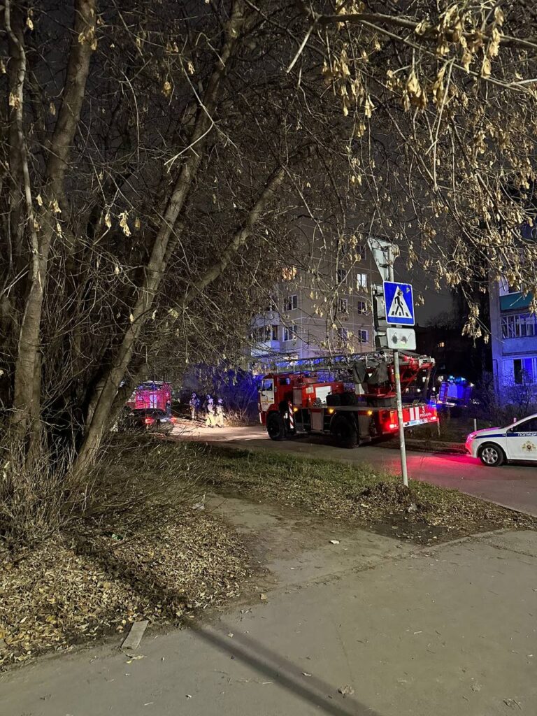 На улице Пушкина заметили пожарные автомобили и полицию На улице Пушкина заметили пожарные автомобили и полицию Подробности случившегося уточняются.
