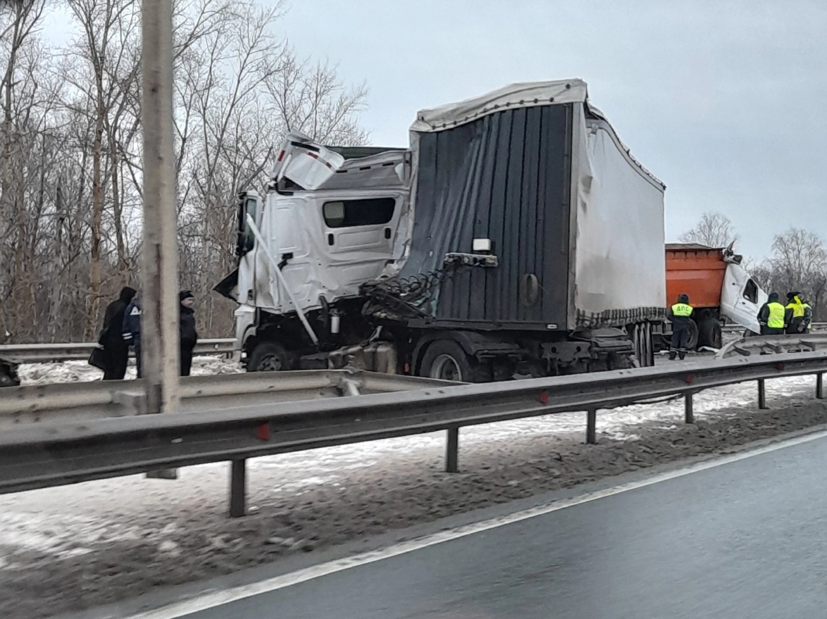 В Спасском районе столкнулись два грузовика