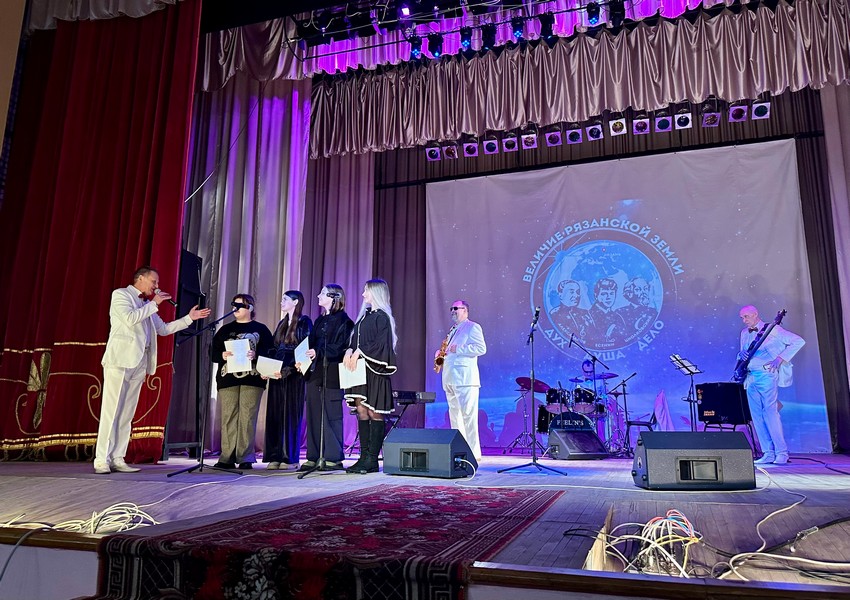 В Рязанской области началась реализация музыкального культурно-просветительского проекта «Величие Рязанской Земли» В Рязанской области началась реализация музыкального культурно-просветительского проекта «Величие Рязанской Земли» Автором идеи проекта выступил Геннадий Филин, композитор, пианист, руководитель известной рязанской группы Feelin’s и одноименного творческого центра.