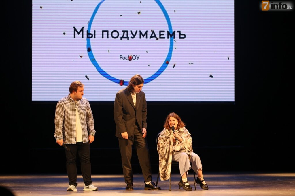 В полуфиналах Официальной Рязанской лиги КВН встретились люди в форме, женщины на диване и даже кларнет В полуфиналах Официальной Рязанской лиги КВН встретились люди в форме, женщины на диване и даже кларнет