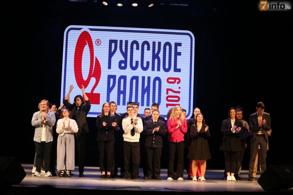 В полуфиналах Официальной Рязанской лиги КВН встретились люди в форме, женщины на диване и даже кларнет В полуфиналах Официальной Рязанской лиги КВН встретились люди в форме, женщины на диване и даже кларнет