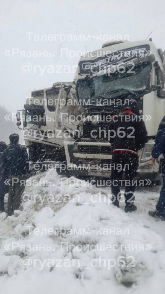 Опубликованы фотографии с места массовой аварии на трассе М5 в Путятинском районе