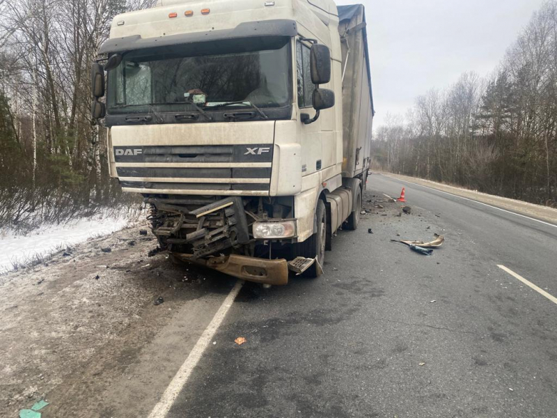 Водитель «Форд Фокус» погиб в столкновении с фурой на трассе М5