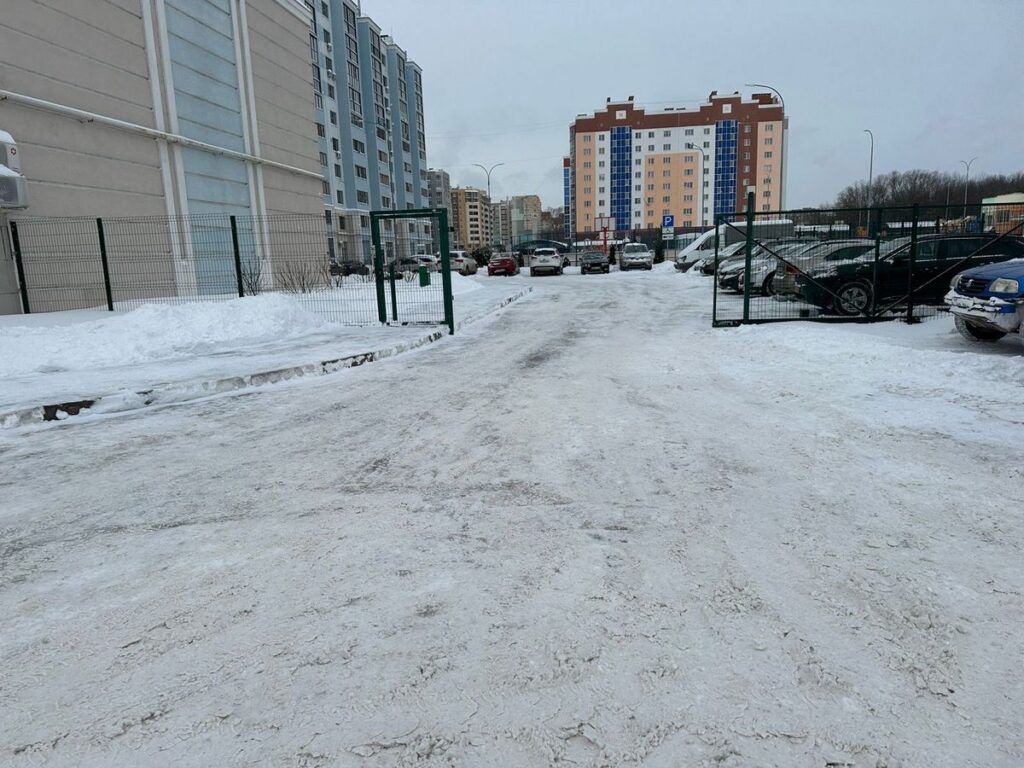 Не ждём пока растает. Как вывозят снег в Рязани Не ждём пока растает. Как вывозят снег в Рязани В начале недели высота снежного покрова в среднем составляла 24 см, а к концу недели достигла 52 см.