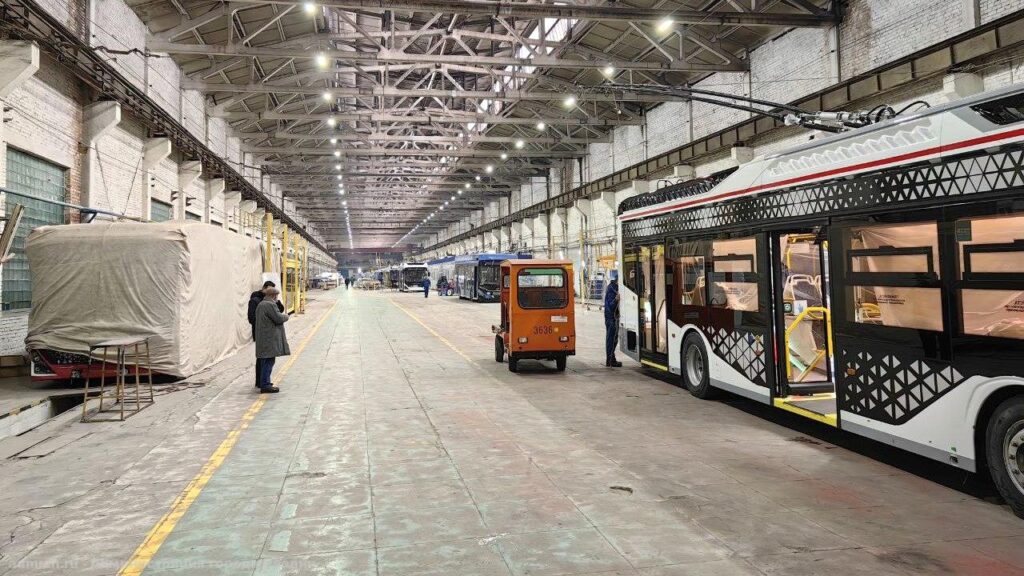 Первый «Адмирал» из новой партии отправился из Энгельса в Рязань Отправку нового троллейбуса в Рязань проконтролировал и. о. заместителя главы администрации Рязани Михаил Ромодин.