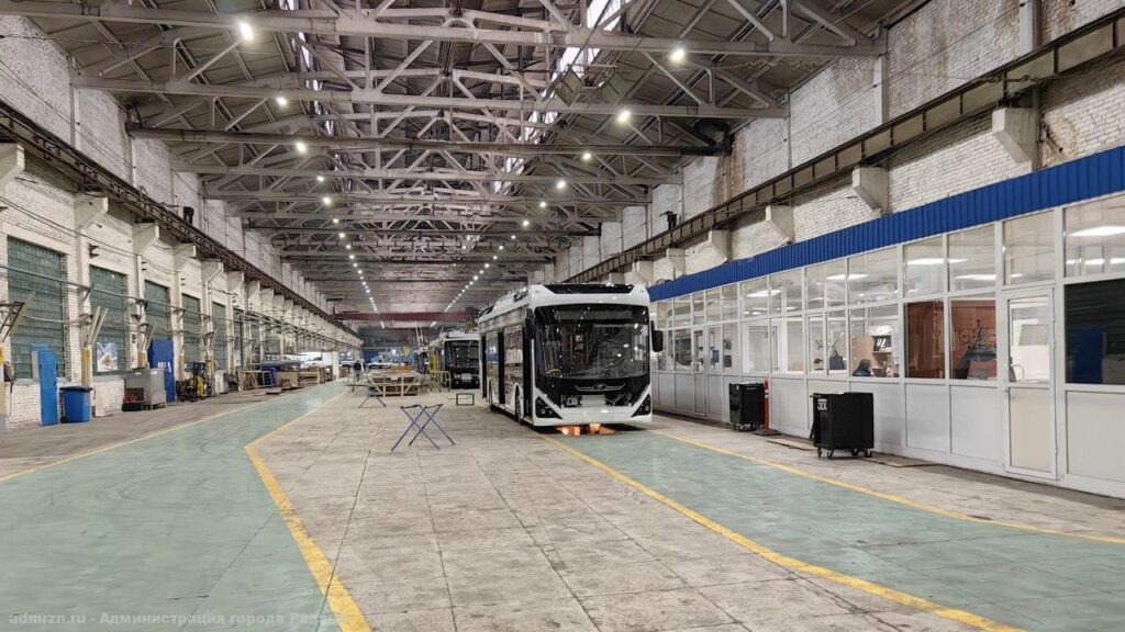 Первый «Адмирал» из новой партии отправился из Энгельса в Рязань Отправку нового троллейбуса в Рязань проконтролировал и. о. заместителя главы администрации Рязани Михаил Ромодин.