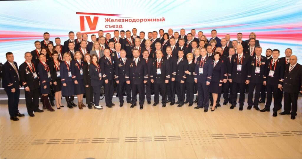 Владимир Путин принял участие в IV съезде РЖД Ключевой темой съезда стало развитие железных дорог в контексте обеспечения социально-экономических интересов России.