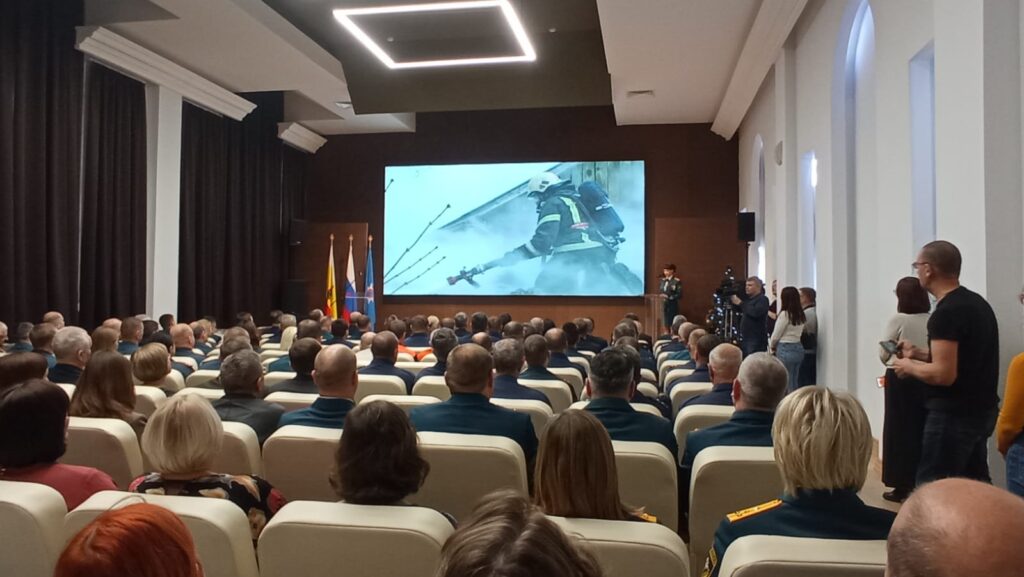 Рязанских спасателей поздравили с профессиональным праздником Рязанских спасателей поздравили с профессиональным праздником Силами территориальной подсистемы единой государственной системы предупреждения и ликвидации чрезвычайных ситуаций Рязанской области ликвидировано более 4000 пожаров, аварий и других происшествий. Спасено более 1000 человек.