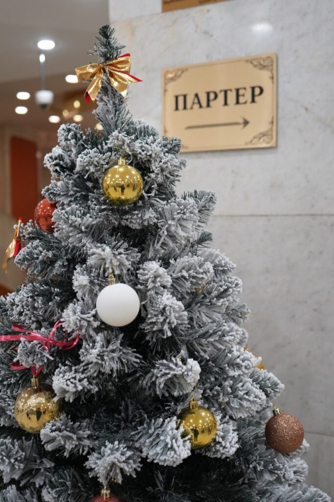 Белоруссия стоя аплодировала рязанским артистам Белоруссия стоя аплодировала рязанским артистам Каждый показ спектакля и в России, и в Белоруссии проходит с аншлагом.