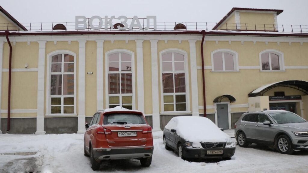 Виталий Артёмов проверил качество уборки снега в Рязани Виталий Артёмов проверил качество уборки снега в Рязани Убирать город нужно круглосуточно: в будние дни и в выходные — поручил глава администрации.