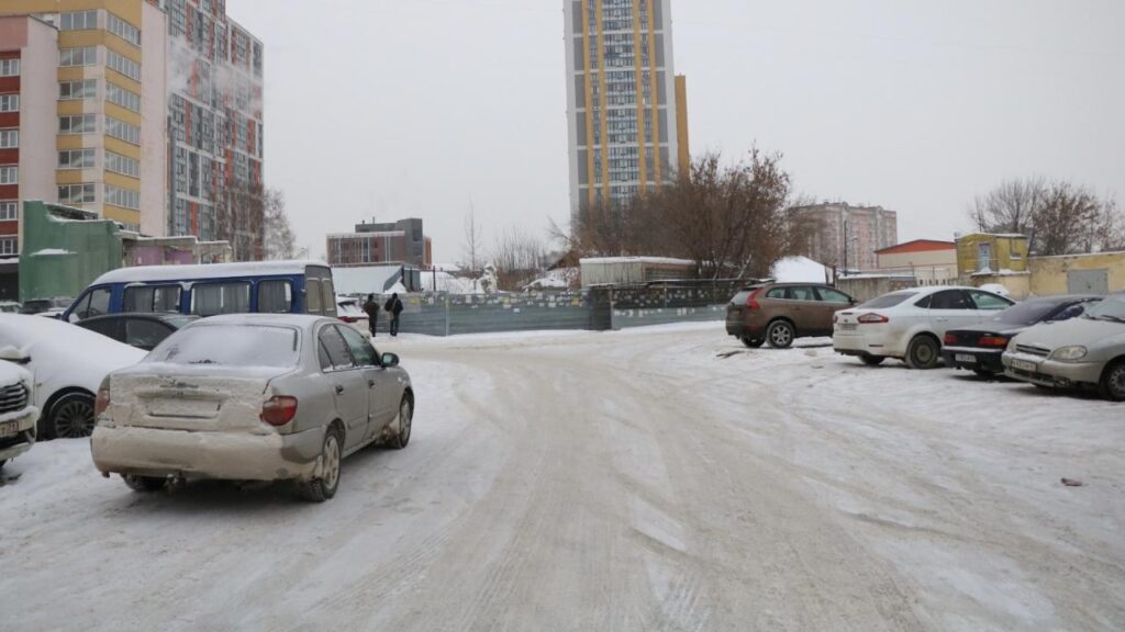 Виталий Артёмов проверил качество уборки снега в Рязани Виталий Артёмов проверил качество уборки снега в Рязани Убирать город нужно круглосуточно: в будние дни и в выходные — поручил глава администрации.