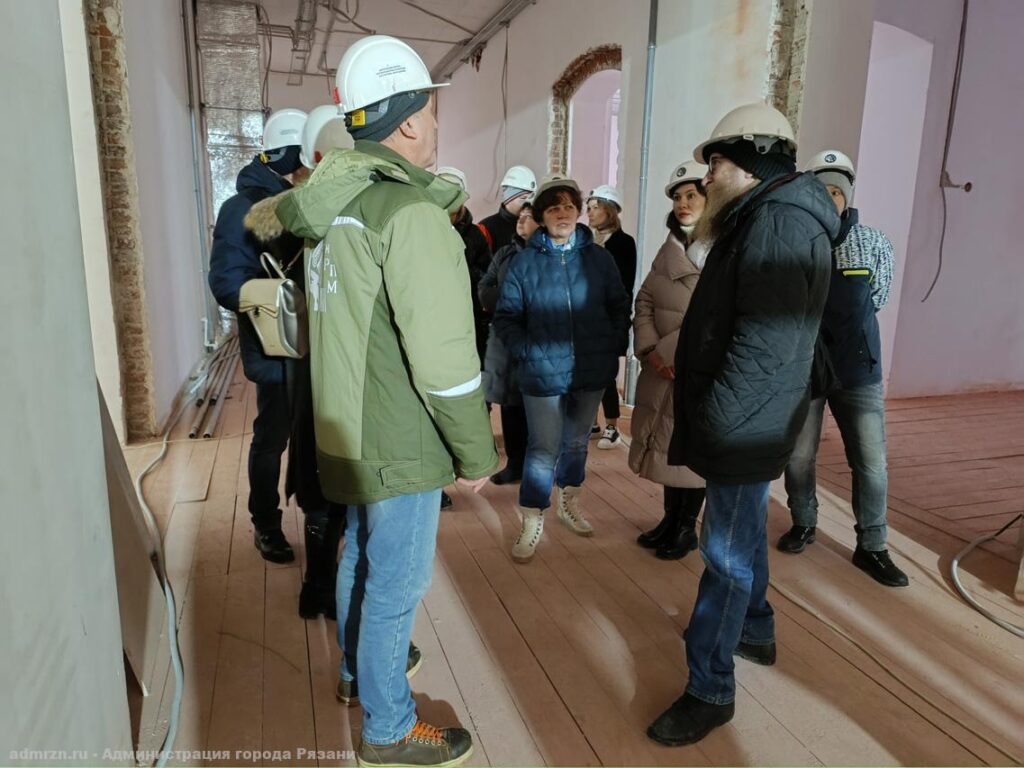 В Рязани родители оценили качество реставрационных работ в здании гимназии №2 Представитель подрядной организации ФГУП «Центральные научно-реставрационные проектные мастерские» показал близкие к завершению части здания и ответил на интересующие вопросы.