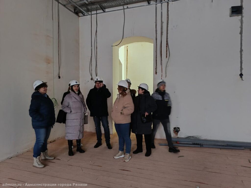 В Рязани родители оценили качество реставрационных работ в здании гимназии №2 Представитель подрядной организации ФГУП «Центральные научно-реставрационные проектные мастерские» показал близкие к завершению части здания и ответил на интересующие вопросы.