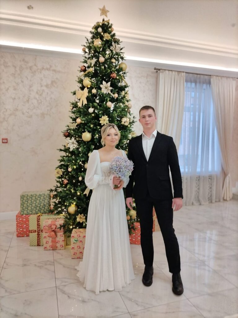В Рязанской области 31 декабря зарегистрировали браки 18 семей В Рязанской области 31 декабря зарегистрировали браки 18 семей Об этом написала ВКонтакте руководитель регионального ГУ ЗАГС Елена Сорокина.