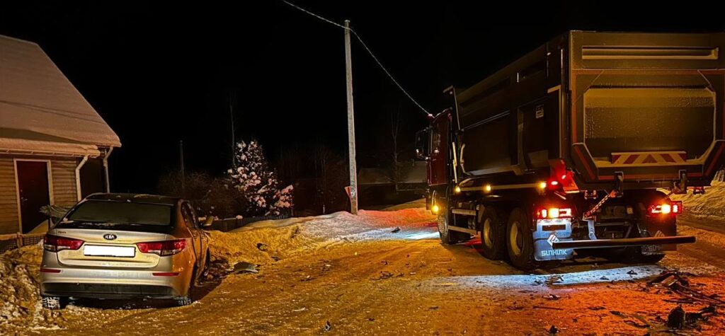 В Рязанской области произошло ДТП с участием легковушки и грузовика