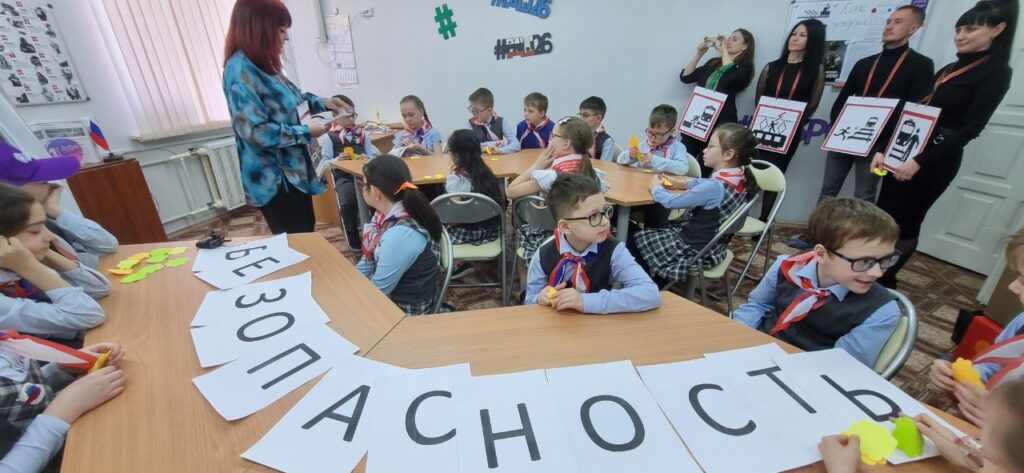 Рязанские железнодорожники провели урок безопасности для школьников младших классов Сотрудники МЖД в игровой форме рассказали детям о правилах безопасного поведения на объектах железнодорожной инфраструктуры.