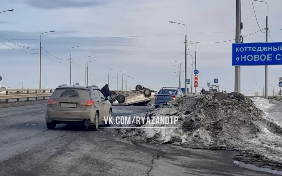 Рассыпавшиеся секс-игрушки спровоцировали затор в центре Москвы: фото // Новости НТВ