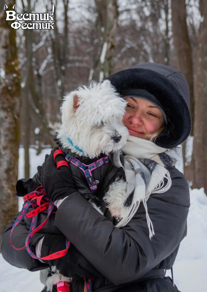 В Рязани прошел юбилейный собачий фестиваль «Вестик-Фестик» В Рязани прошел юбилейный собачий фестиваль «Вестик-Фестик» В конкурсе поцелуев чемпионка Жу целовала своего хозяина без остановки аж 9 секунд!